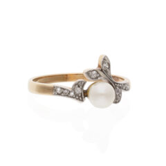 Ring mit Perle und Diamanten