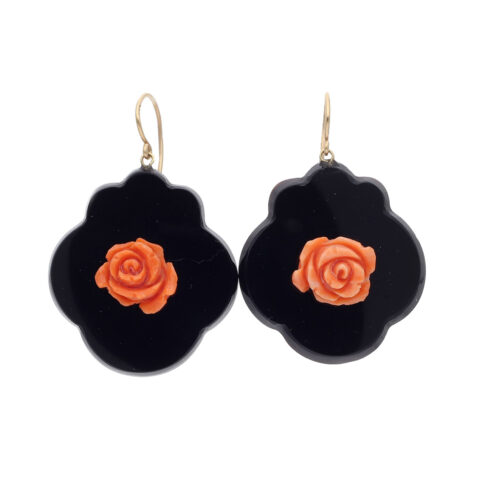 Ohrringe aus Onyx und Koralle