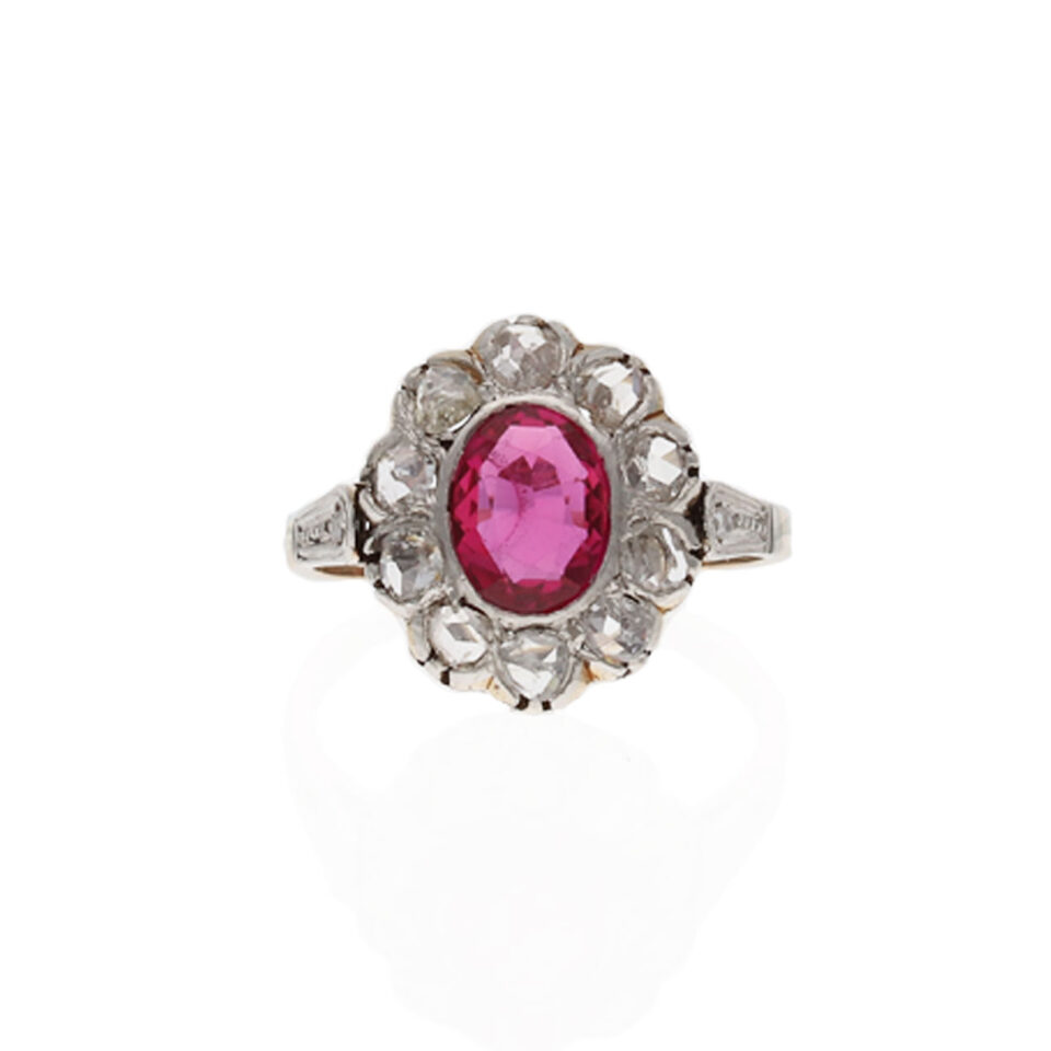 Entourage-Ring mit pinkem Saphir und Diamanten
