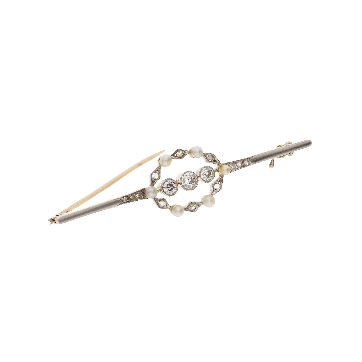 20221201 Stabbrosche mit Perlen und Diamanten Seitenansicht 2 Antike STabbrosche aus den 1920ern in Gold und Platin, mit Diamanten und Perlen besetzt, in der seitlichen Frontalansicht mit geöffnetem Verschluss.