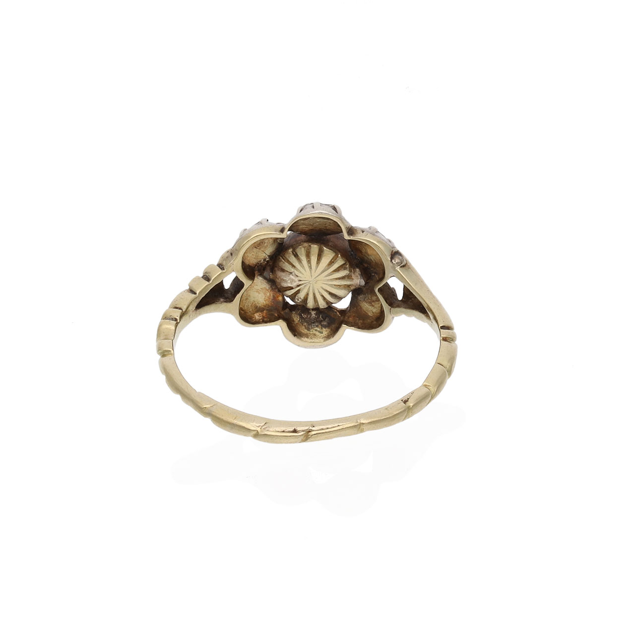 20240603 Blumenring mit Diamanten Rückansicht Blumen-Diamantring aus Gold und Silber in der Rückansicht.