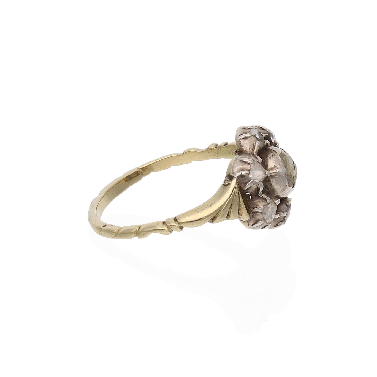 20240603 Blumenring mit Diamanten Seitenansicht 1 Antiker Diamantring aus dem 18. Jahrhundert in Gold und Silber, von der Seite.